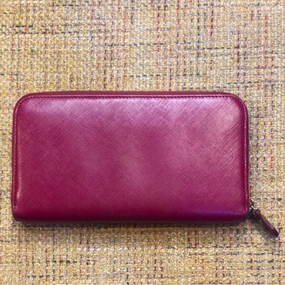 SALVATORE FERRAGAMO Gancini Fuchsia Leather Full Zip Continental Wallet WITH BOX - Picture 5 of 17